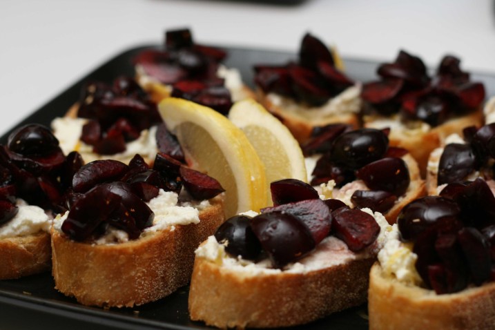 cherry-ricotta-crostini
